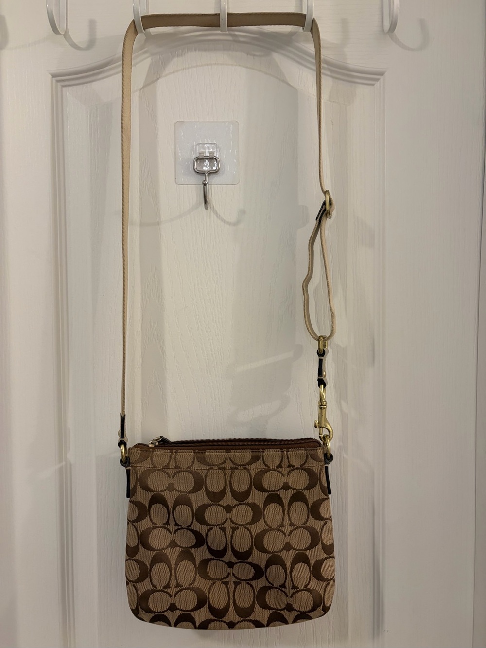 Coach Tan/Brown Signature Canvas Crossbody with Gold Hardware - Picture 6 of 9